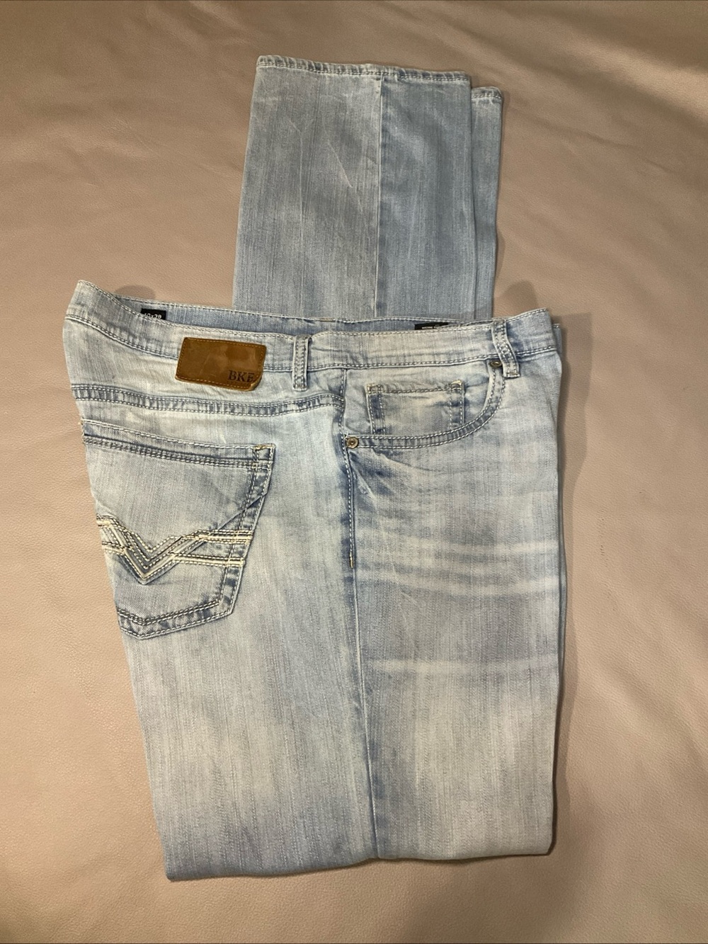 BKE Men's Relaxed Light Wash Blue Jeans